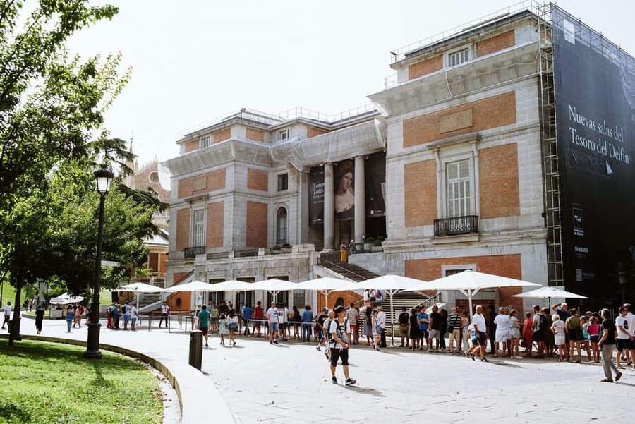 Madrid: Prado Museum & Lunch at World’s Oldest Restaurant - Timing, group size, and guide style