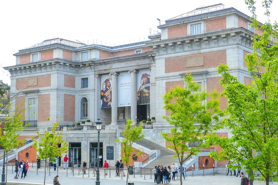 Madrid: Small Group of Prado Museum Tour & Optional Tapas - Entering the Prado without the main ticket queue