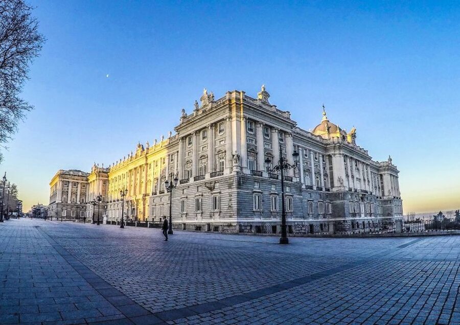 Madrid: VIP Private visit to Royal Palace and Prado Museum - Entering the Prado with an art specialist