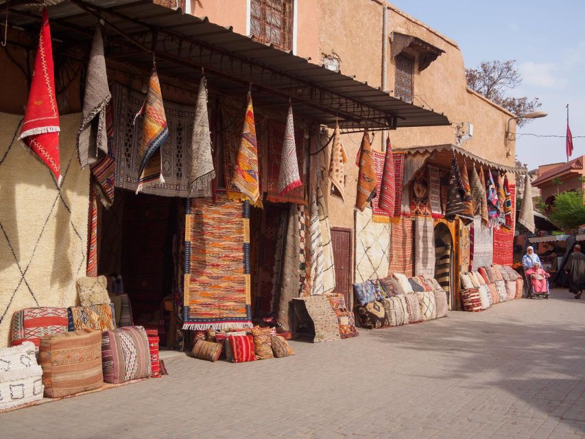 Marrakech: Palace, Museum, Madrasa & Medina Highlights Tour - Rahba Kedima and the return to Jemaa el Fna