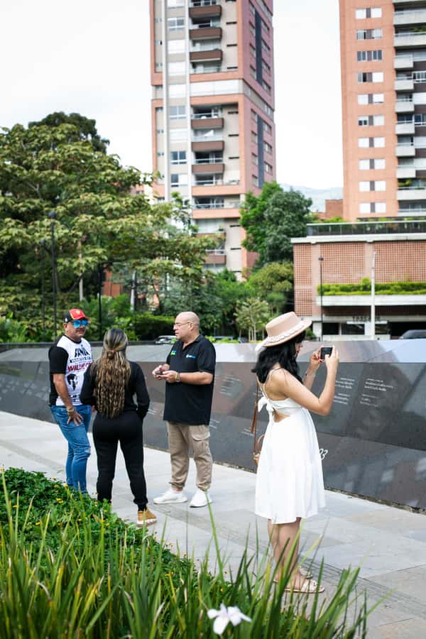 Medellín: Pablo Escobar Tour incl. museum & transportation - Bilingual guiding and the role of Adri