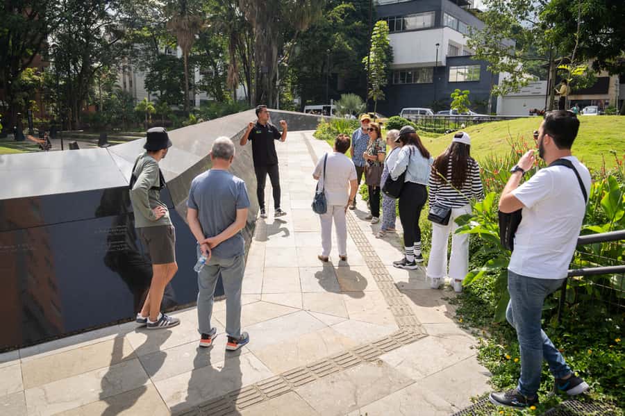 Medellín: Pablo Escobar Tour incl. museum & transportation - The Guatapé question
