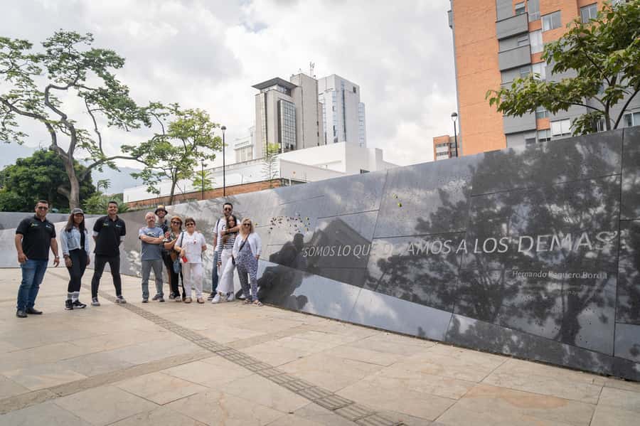 Medellín: Pablo Escobar Tour incl. museum & transportation - Starting in El Poblado at Mall Gastroturístico Punto de Encuentro