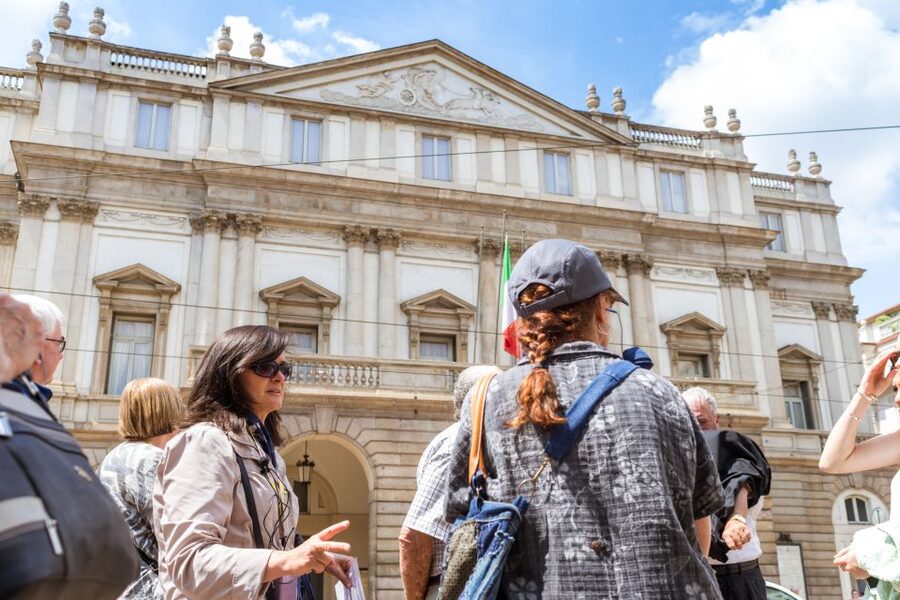 Milan: La Scala Theater & Museum Guided Experience - Meeting the guide at Largo Antonio Ghiringhelli 1