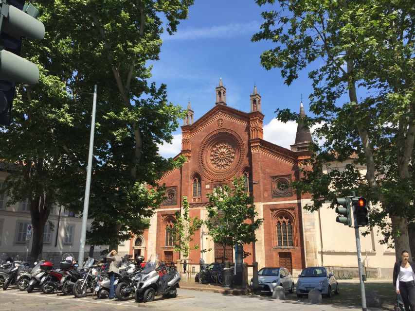 Milan: Pinacoteca Art Gallery and Brera District Guided Tour - Brera beyond the gallery doors