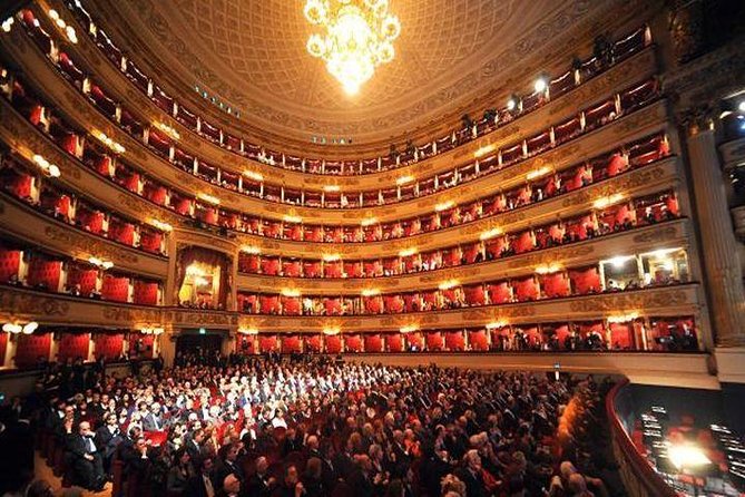 Milan: Skip-the-Line Duomo & La Scala Museum Guided Tour - Two Milan icons in one two-hour route