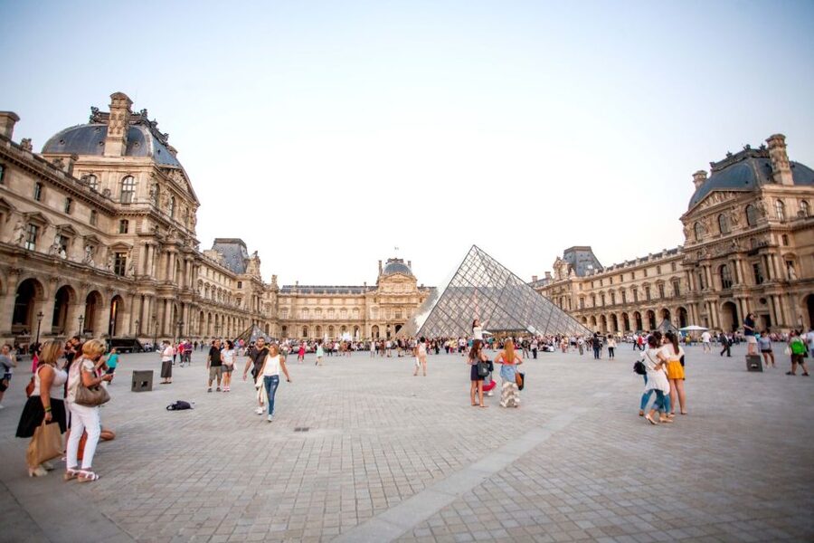Mona Lisa & Louvre Masterpieces Tour with Reserved Access - What the three-hour pace feels like
