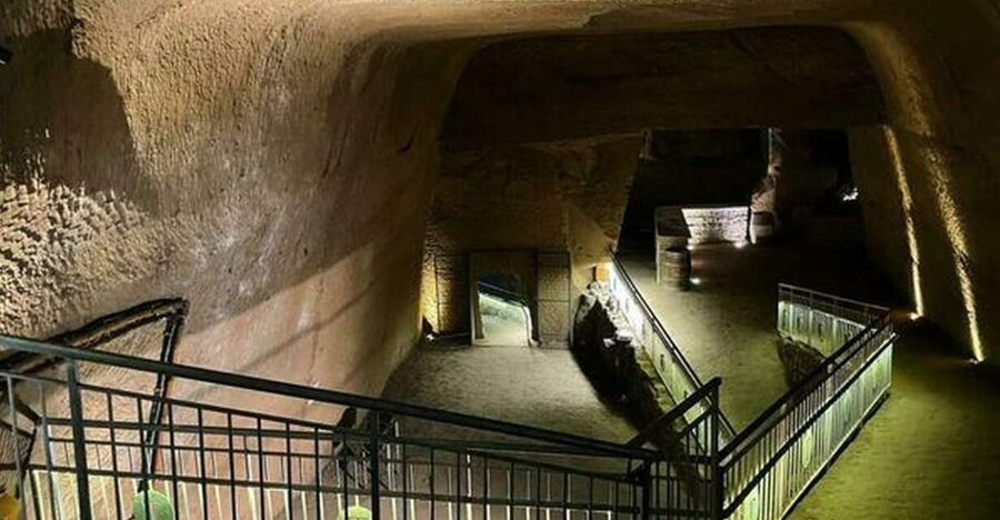 Naples: City and Lapis Museum Tour with an Archaeologist - Basilica di San Lorenzo Maggiore and the glass floor