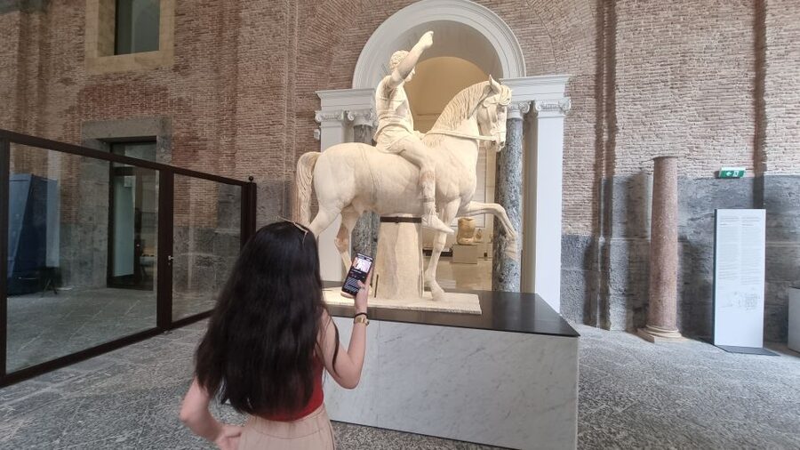 Naples: National Archaeological Museum audio guide - How the audio, text, photos, and map work together
