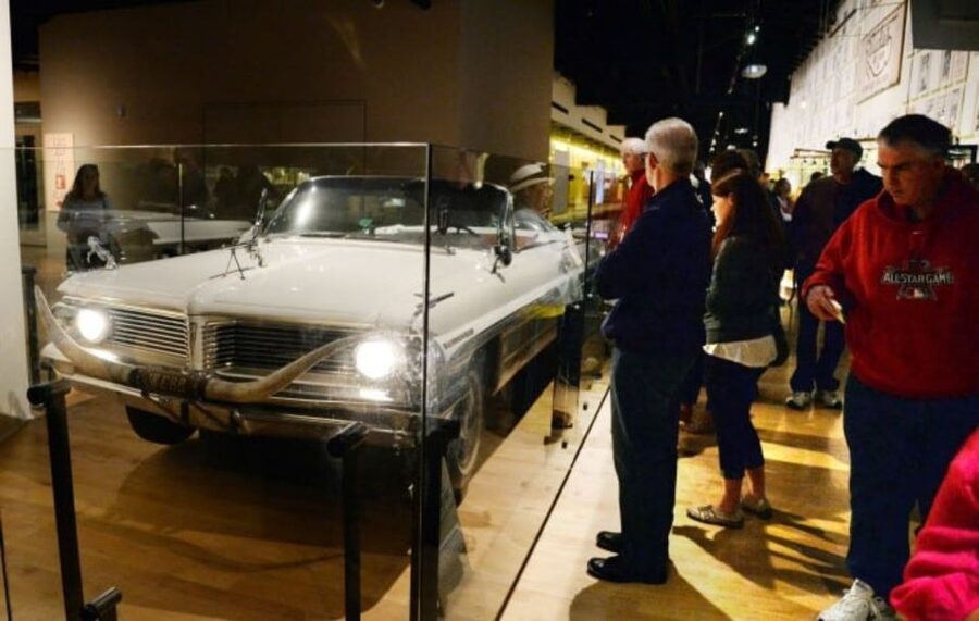 Nashville: Country Music Hall of Fame and Museum - Hatch Show Print’s Haley Gallery offers a visual detour
