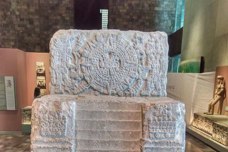 National Museum of Anthropology: a journey into Mexico's past - English lang. - Why this museum needs a good guide