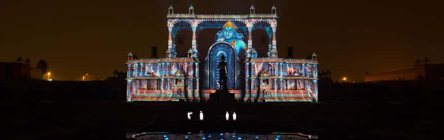New Delhi: Akshardham Exhibition, Light & Water Show Tour - The main temple and its carved stonework