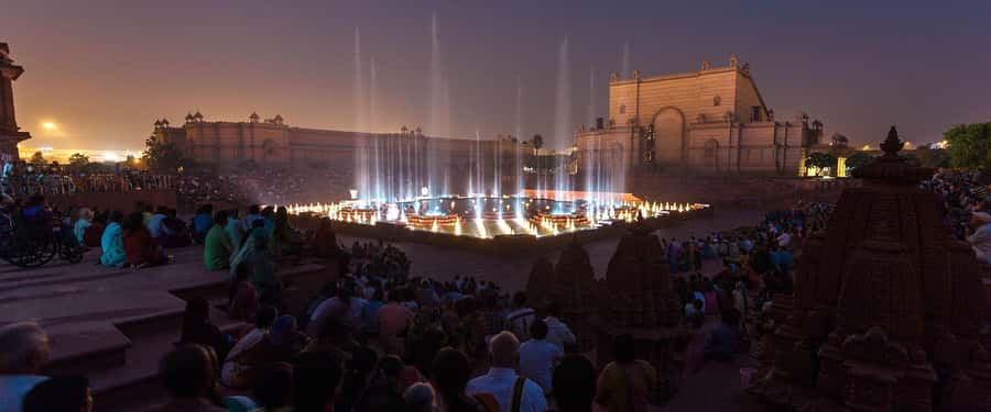 New Delhi: Akshardham Exhibition, Light & Water Show Tour - Reaching the temple from your Delhi hotel