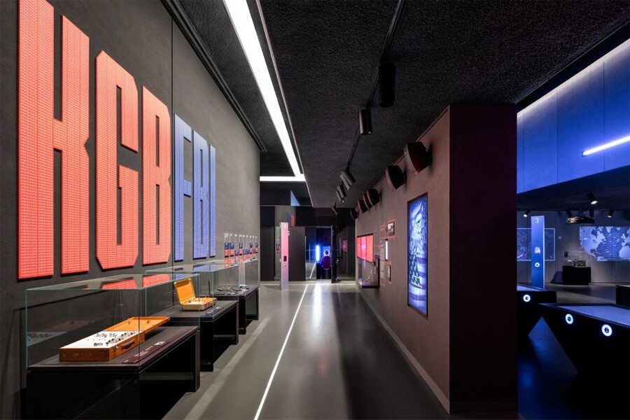 New York: SPYSCAPE Spy Museum & Experience - Rare spy devices and the stories behind them