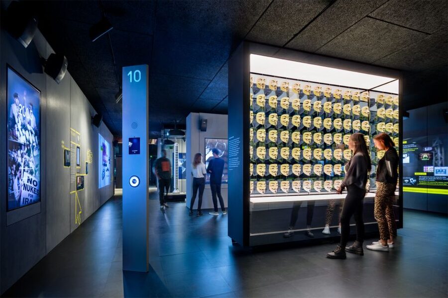 New York: SPYSCAPE Spy Museum & Experience - Interrogation booths and the art of spotting a lie