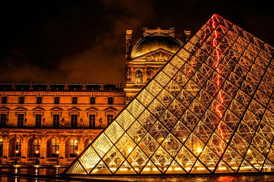 Night at the Louvre Museum: 6-people Max Guided Exploration - Key points to know