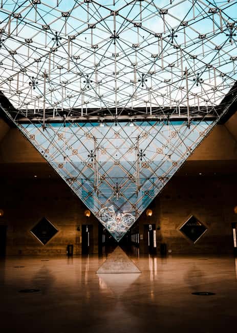 Night at the Louvre Museum: 6-people Max Guided Exploration - Entering with skip-the-line access