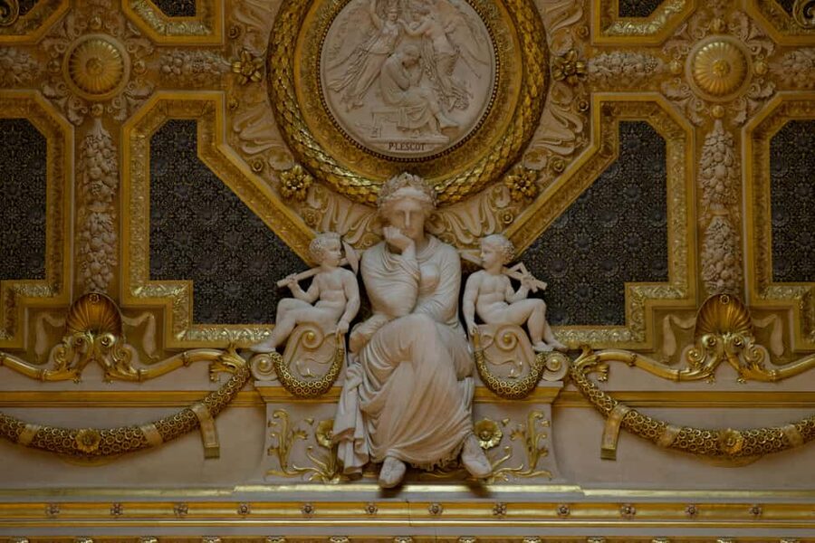 Night at the Louvre Museum: 6-people Max Guided Exploration - The two-hour route through major works