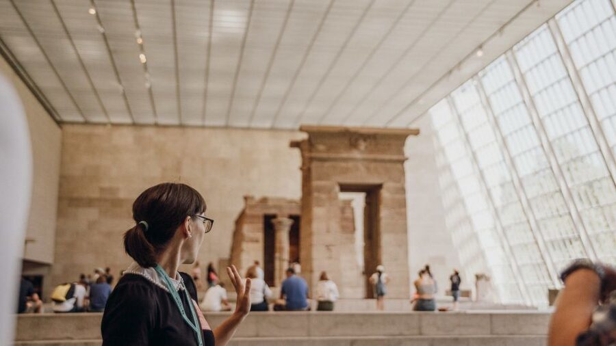 NYC: Extended Tour of the Metropolitan Museum of Art - Meeting the guide beneath the seated Pharaoh