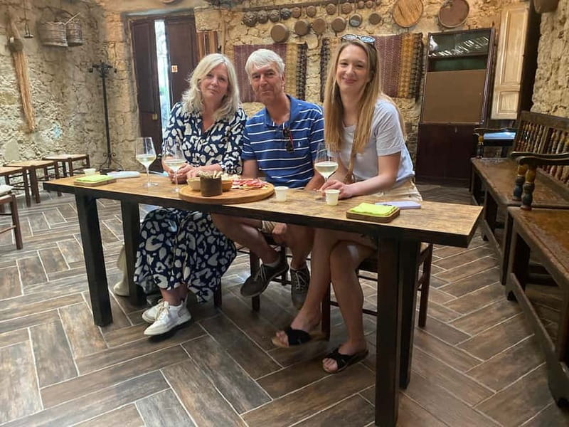 Olive Oil Museum: Extravirgin school - Food & wine tasting - The lesson: fruitiness, bitterness, and peppery heat