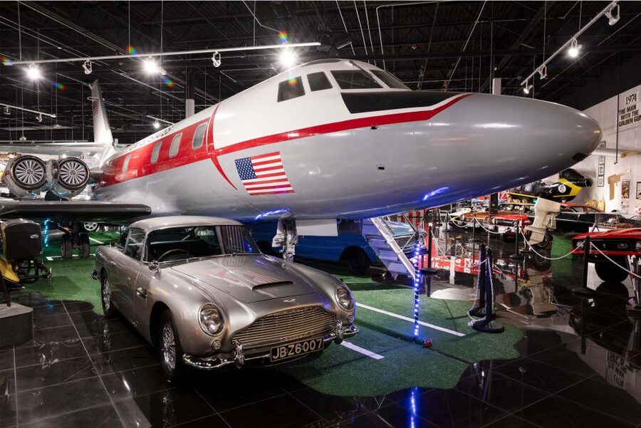 Orlando: Orlando Auto Museum at Dezerland Park - Do not miss the world’s longest car