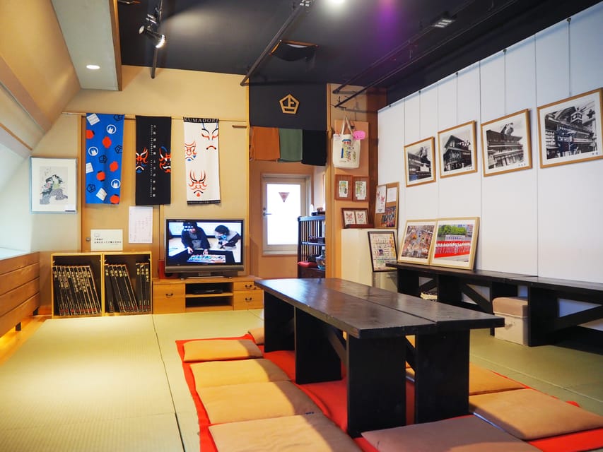 Osaka: Kamigata Ukiyo-e Museum Admission Ticket - Reading the actors and the theater world