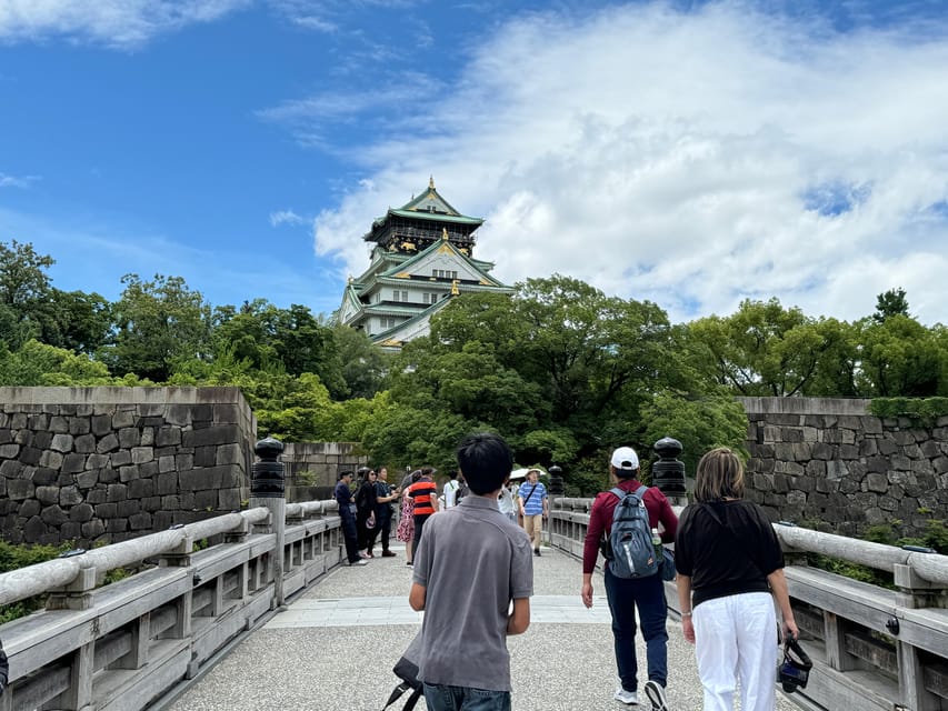 Osaka: Osaka Castle & Historical Museum Guided Tour - Guide quality and the value of asking questions
