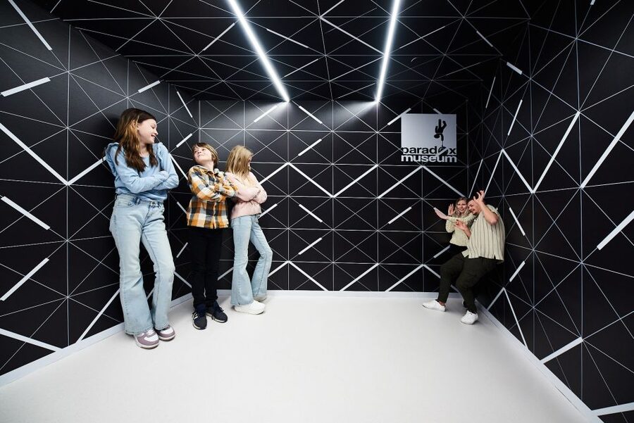 Oslo: Paradox Museum Entry Ticket - Making the most of the photo points