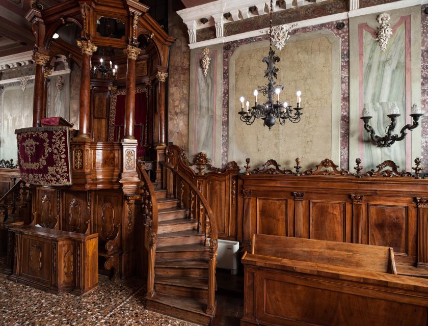 Padua: Jewish Heritage Museum and Synagogue Tour - Walking through the old Jewish Ghetto
