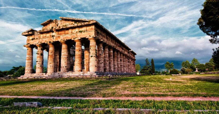 Paestum: Temples and Museum Tour with Archaeologist Guide - Walking through the Archaeological Park