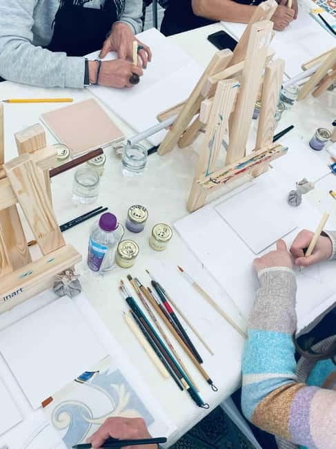 Paint your tile and create your unique piece in an art gallery in Lisbon - Key points to know before booking