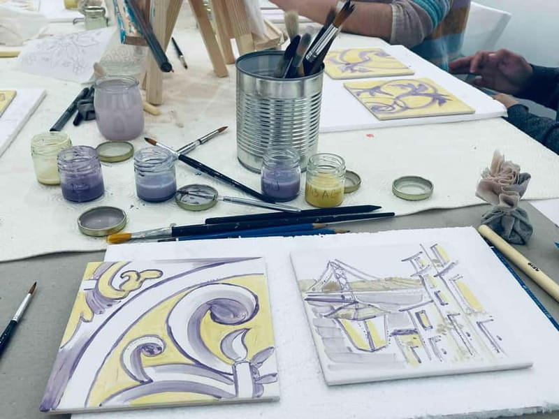 Paint your tile and create your unique piece in an art gallery in Lisbon - What makes this Lisbon tile workshop different