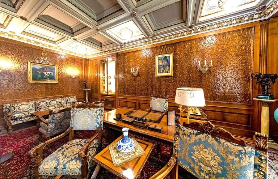 Palace of Parliament, Ceausescu House & Village Museum - The Palace of Parliament’s huge political message