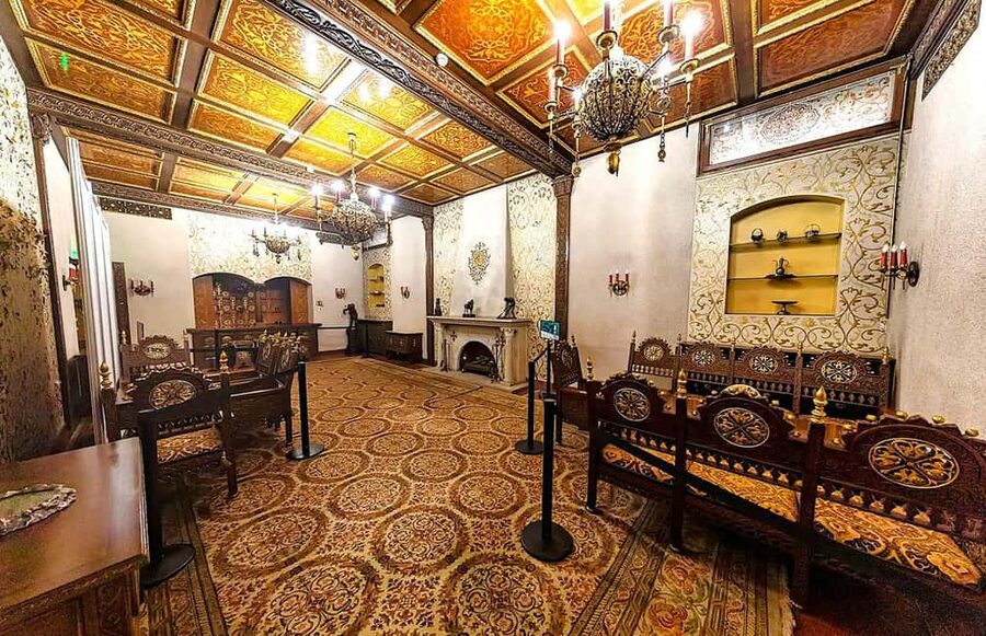 Palace of Parliament, Ceausescu House & Village Museum - Why the coach transfers help