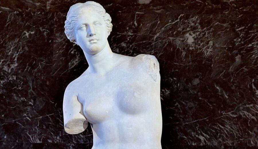 Paris: Best of the Louvre Museum Private Tour with Mona Lisa - The Louvre foundations and royal rooms