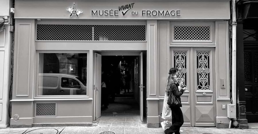 Paris: Living Cheese Museum Guided Tour with Cheese Tasting - Arriving at 39 Rue Saint-Louis en l’Île