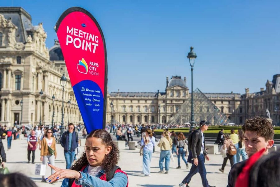 Paris: Louvre Museum Access with Host and Hop-On Hop-Off Bus - Booking advice before you go
