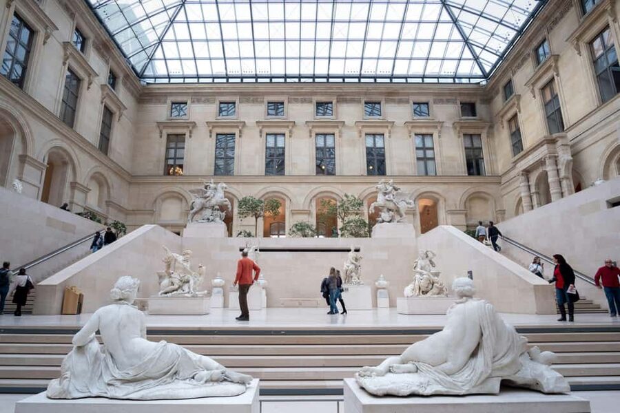 Paris: Louvre Museum Access with Host and Hop-On Hop-Off Bus - Getting to the Mona Lisa