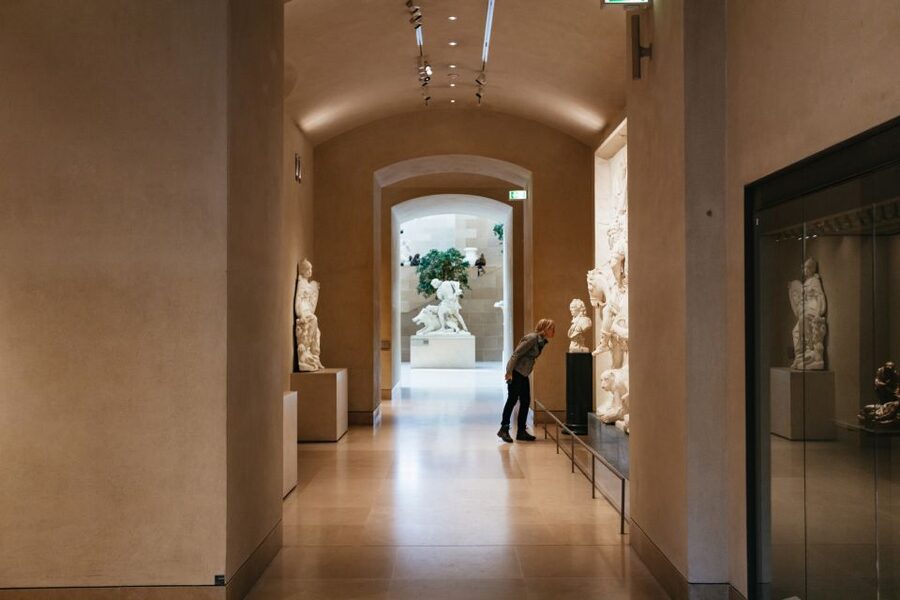 Paris: Louvre Museum Entry Ticket With Host and River Cruise - Mona Lisa, Venus de Milo, and the big-name rooms