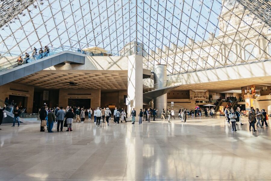 Paris: Louvre Museum Entry Ticket With Host and River Cruise - What the timed access really saves