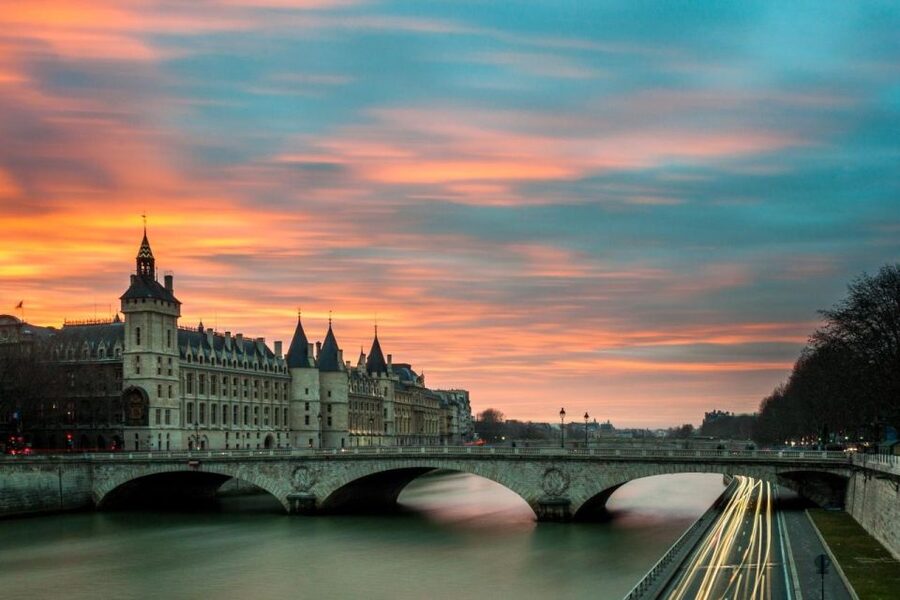 Paris: Louvre Museum Entry Ticket With Host and River Cruise - From the Louvre to the Seine