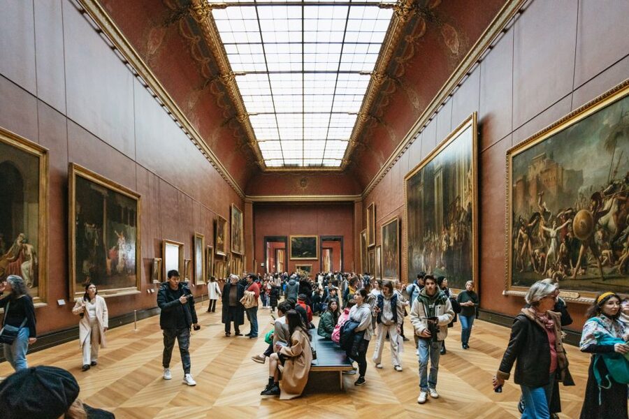 Paris: Louvre Museum Entry Ticket With Host and River Cruise - The Seine route and its best views