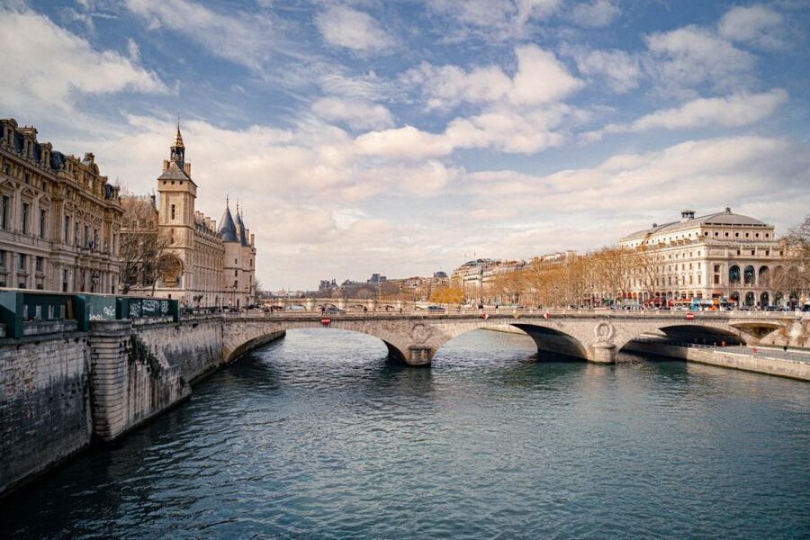 Paris: Louvre Museum Entry Ticket With Host and River Cruise - Is the $100 package good value?
