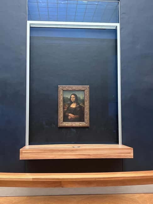 Paris: Louvre Museum Entry with History of Mona Lisa - The short introduction before you enter