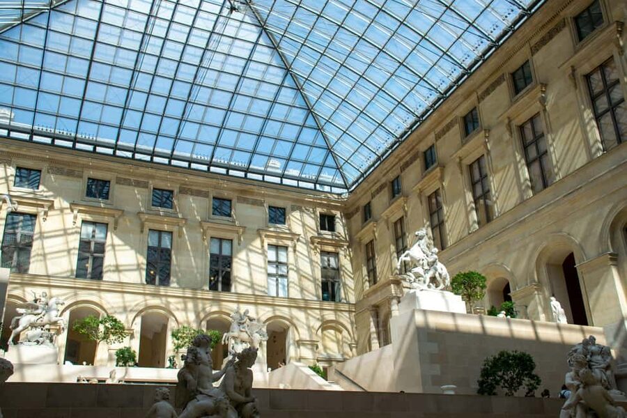 Paris: Louvre Museum Highlights Small-Group Guided Tour - The four-hour visit for serious museum time