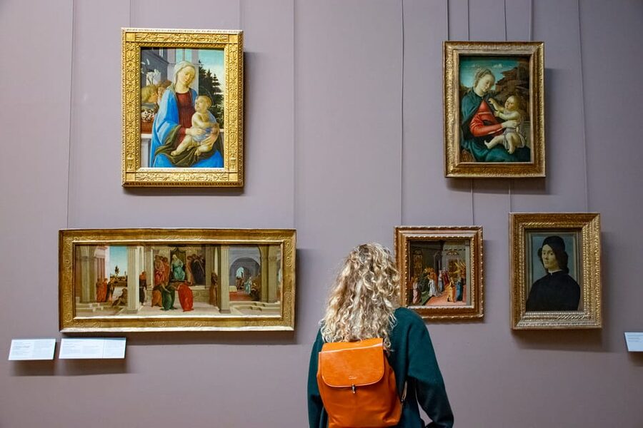 Paris: Louvre Museum Highlights Small-Group Guided Tour - What the guides do best