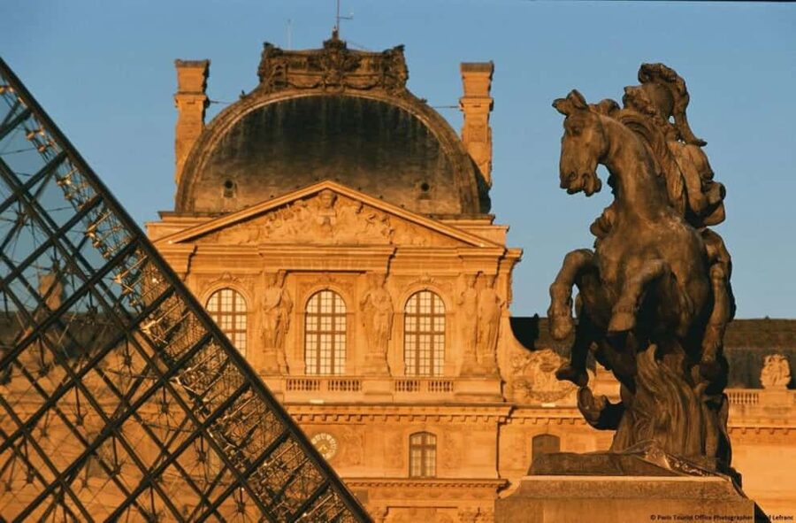 Paris: Louvre Museum Hosted Entry and Mona Lisa Audioguide - A flexible way to see the Louvre