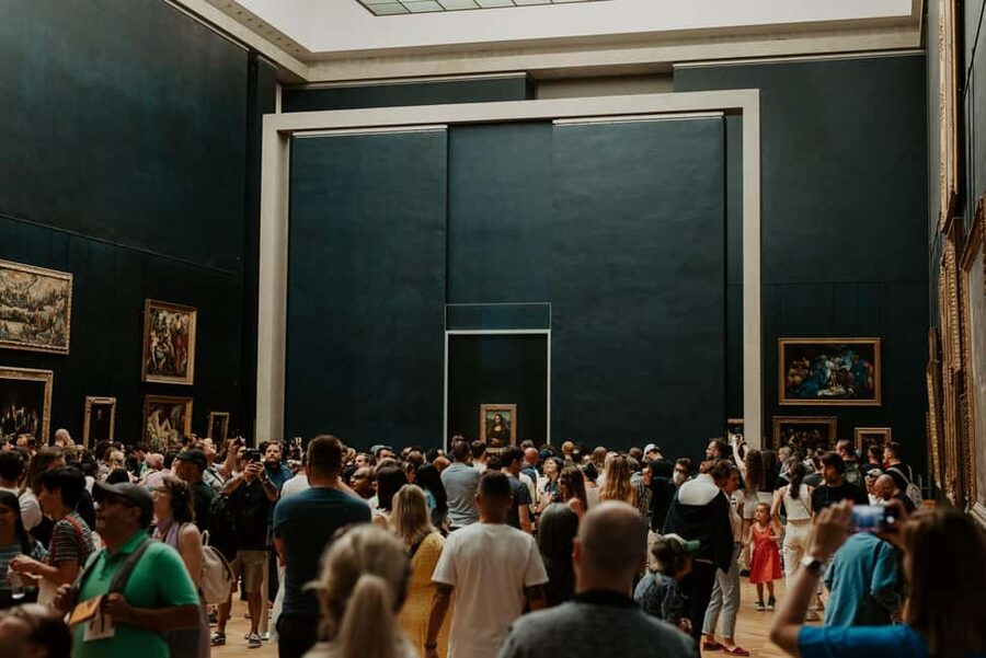 Paris: Louvre Museum Hosted Entry and Mona Lisa Audioguide - Security and timed entry