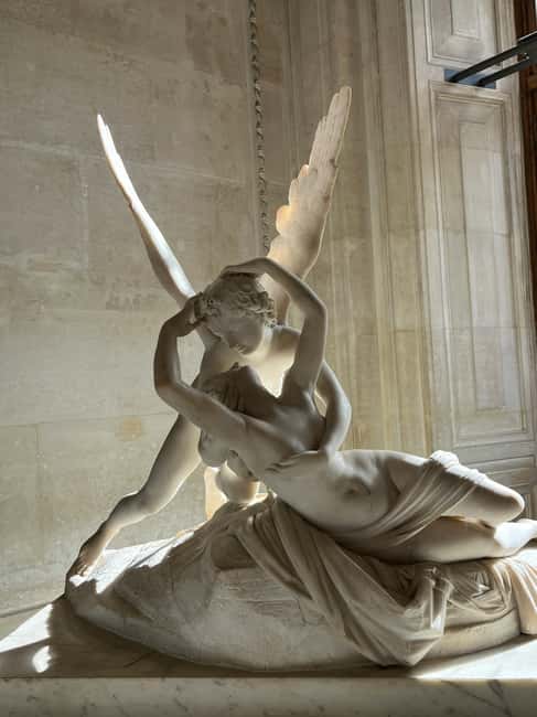 Paris: Louvre Museum Hosted Entry & Masterpieces Audio Guide - Using the Masterpieces audio guide app