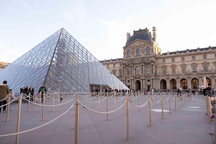 Paris: Louvre Museum Mona Lisa First Viewing Semi-Private - Meeting the Mona Lisa before the crowds